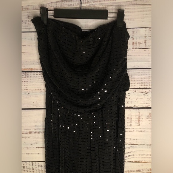 Sequin all over black strapless jumpsuit - Picture 4 of 16